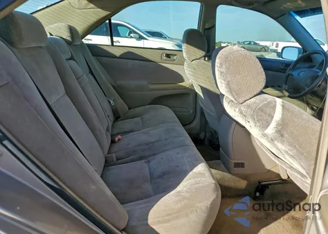 2002 Toyota Camry Le z USA, uszkodzony, nr VIN 4T1BE32K32U522526